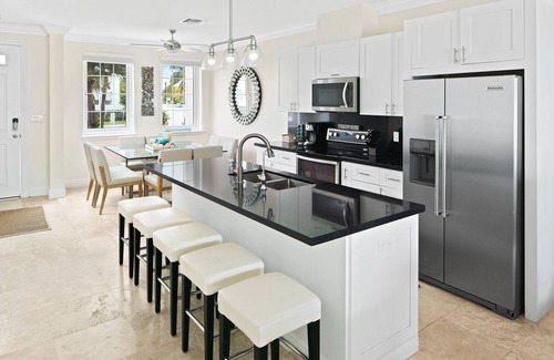 Palm Cay Villa | Beachfront - White Sand - Turquoise Water - Pool