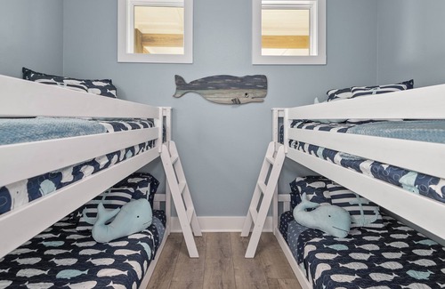 Port Bolivar House | BEACHFRONT WITH BEACH ACCESS! Quiet, Family-Friendly Area. Seashell paradise.
