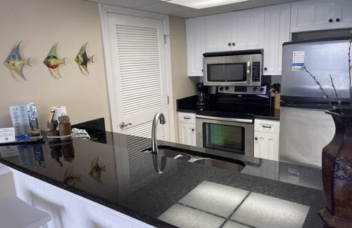 Long Beach Condo | Beachfront with Incredible View | Multiple Pools | Self Checkin | Beach Service*
