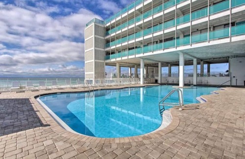 Panama City Beach Apartment | Beachfront- with Pool-Walking Distance to Dining