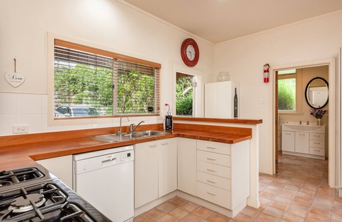 Paraparaumu House | Beachfront with breath-taking views.
