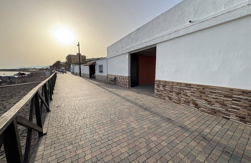 Albunol House | Beachfront with barbecue. Ideal for families