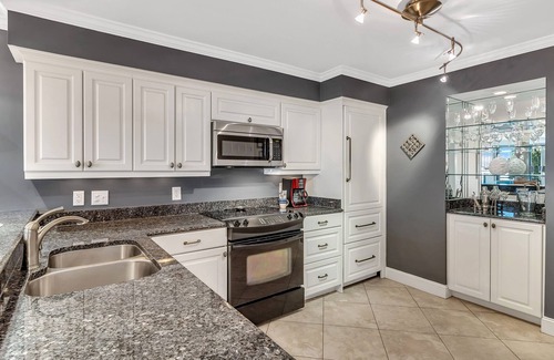 Isle of Palms Condo | Beachfront with OCEAN VIEWS in Wild Dunes Resort! Community Pool & Playground!