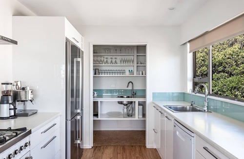 Raumati South House | Beachfront with room for everyone!