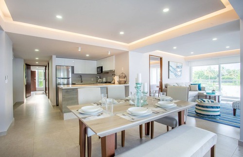 Las Glorias Condo | Beachfront X-Large Corner Unit-2 BDR- Ocean View
