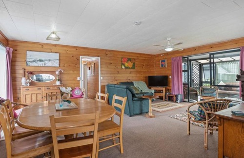 Snells Beach House | Beachglen - Snells Beach Holiday Home