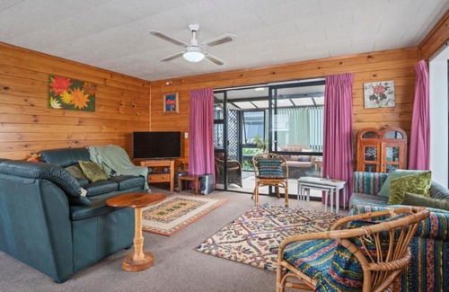 Snells Beach House | Beachglen - Snells Beach Holiday Home