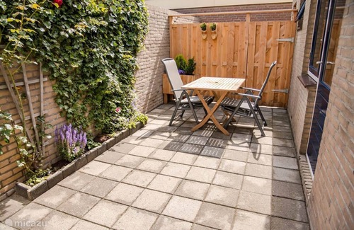 Municipality of Katwijk Apartment | Beachhouse Anna private-parking, 1 minute walk distance from beach and centre !