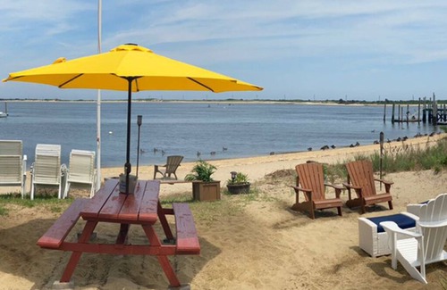 Highlands Apartment | BEACHHOUSE SUITE BEACH AND KAYAKS IN BACKYARD