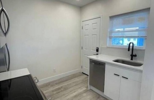East Daytona Apartment | Beachline Breeze (On the Strip)