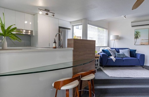 Port Douglas Condo | BeachLuxe @ Sunseeker, Sublime Tropical Apartment
