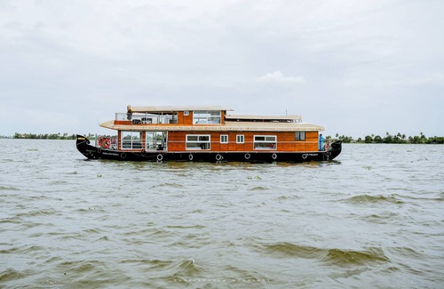 Alappuzha Boat Rental | Beachparadise Daycruise houseboat