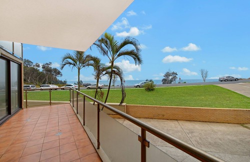 Port Macquarie Apartment | Beachpark 9 - Two Bedroom Unit Across The Road From Flynns Beach