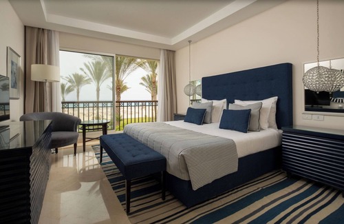 Marsa Matruh Hotel | Beachside Retreat with Private Sandy Shore Access - with Breakfast Included