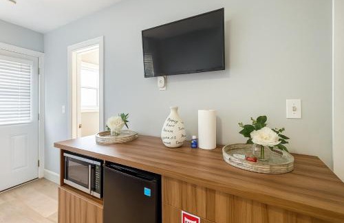North Beach Apartment | Beachside 1BR Apt - Walk to Hollywood Dania Beach