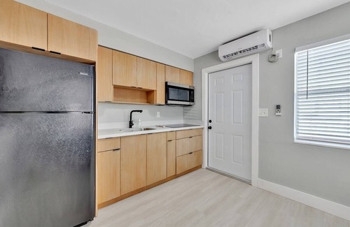 North Beach Apartment | Beachside 1BR Apt Walk to Hollywood & Dania Beach
