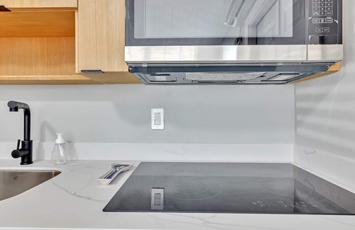 North Beach Apartment | Beachside 1BR Apt Walk to Hollywood & Dania Beach