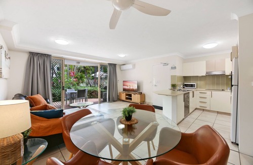 Miami Apartment | Beachside 2-Bed with Parking, Pool, Spa & BBQ