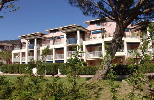 Cavaliere Beach Apartment | Beachside 2-Room Apartment with Terrace and Parking, Sleeps 6 - Le Lavandou