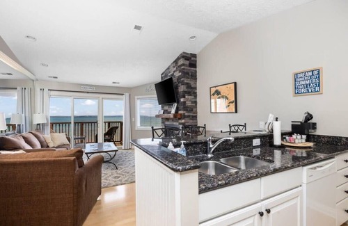 Traverse City Condo | Beachside 329 Waterfront Condo