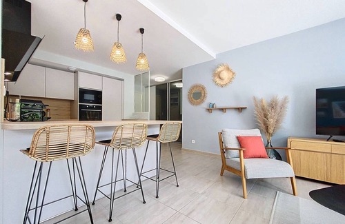 Les Lecques Apartment | Beachside Apartment with Terrace, Pool, and AC