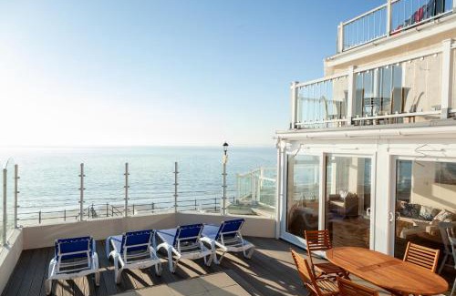 Totland Bay Apartment | Beachside Apartment, 2 Pilots Point