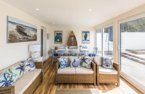 Totland Bay Apartment | Beachside Apartment, 2 Pilots Point