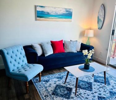 Downtown Apartment | Beachside Apartment l Free Parking!