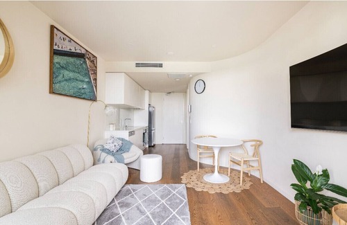 Hampton Apartment | Beachside apartment with free parking