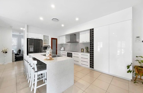 Warana House | 'Beachside Bliss' - Family Pet Friendly Home