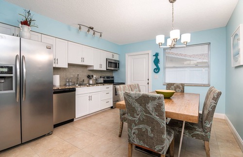 Palm Beach Shores Condo | ⭐BEACHSIDE BLISS!⭐Singer Island 2/2⭐Huge Pool+Spa