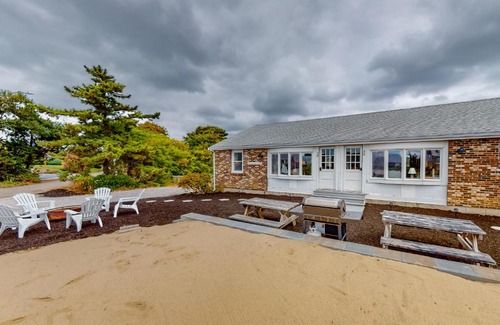 West Dennis House | Beachside Bungalow - B