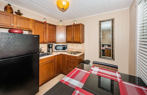 Independence Square Cottage | Beachside Cottage - Unit 1