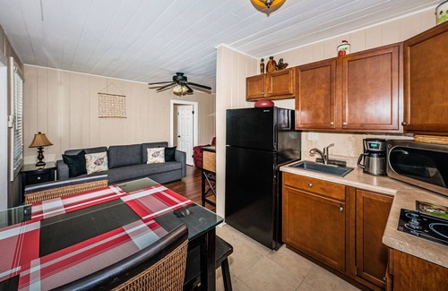 Independence Square Cottage | Beachside Cottage - Unit 1