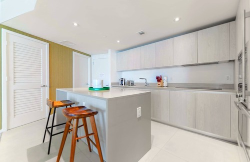 Hollywood South Central Beach Condo | Beachside Condo | Ocean View + Gym