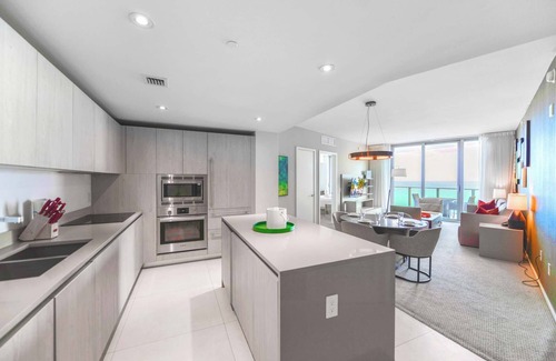 Hollywood South Central Beach Condo | Beachside Condo | Ocean View + Gym
