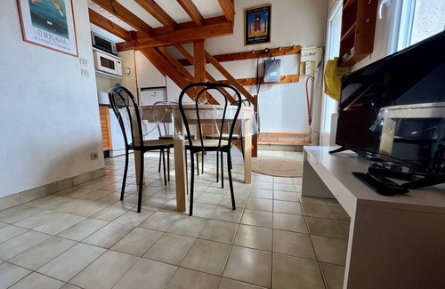 La Remigeasse House | Beachside Duplex with Terrace, 350m from Shore, Private Parking, Sleeps 4, Renovated