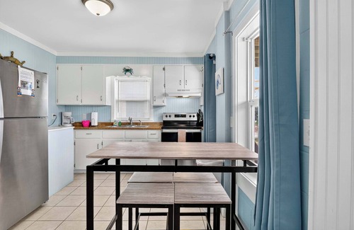 Topsail Beach House | Beachside Escape – 2BR Ground-Floor Condo