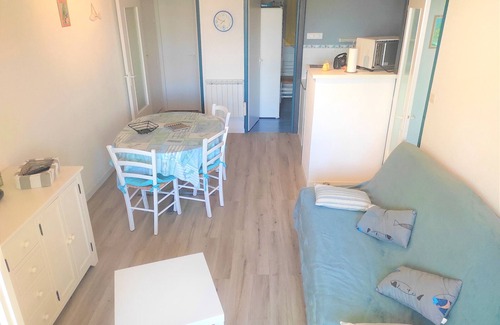 Saint-Hilaire-de-Riez Apartment | Beachside Apartment with Balcony and Parking