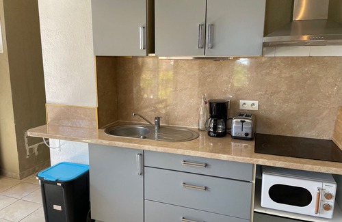 Plage d'Argeles Apartment | Beachside Getaway: Cozy 2-Room Apartment with Wi-Fi, A/C, Close to Shops & Attractions