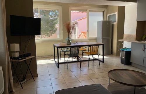 Plage d'Argeles Apartment | Beachside Getaway: Cozy 2-Room Apartment with Wi-Fi, A/C, Close to Shops & Attractions