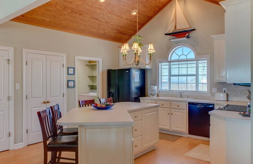 Dauphin Island House | Beachside - Gulf Beachsde, 3 Bedrooms, 2 Baths, Pet Friendly, Sleeps 8.