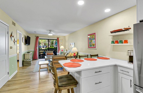 Folly Field Condo | Beachside Haven! Great amenities. Close to the Beach