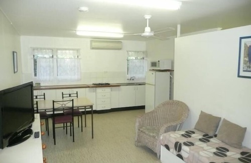 Bowen Apartment | Beachside Holiday Units