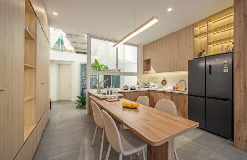 Son Tra Villa | Beachside House - Near My Khe Beach & City Center by The Key