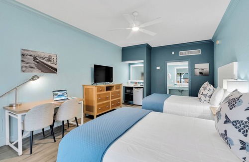 Crystal Beach Hotel | Beachside Inn/Steps from the Beach!/2 Queen Beds