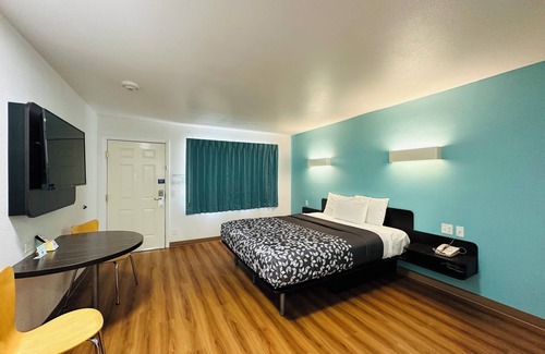 Crescent City Hotel | Beachside Inn