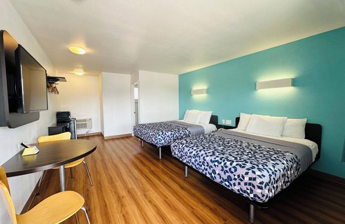 Crescent City Hotel | Beachside Inn