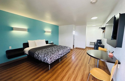 Crescent City Hotel | Beachside Inn
