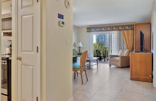 East Fort Lauderdale Condo | Beachside Location! Central Beach | Resort Condo